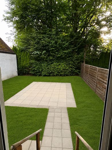 **SPRZEDAŻ PRYWATNA dom bliźniaczy / PIERWSZE ZASIEDLENIE po CAŁKOWITEJ RENOWACJI / nowa KUCHNIA NOBILIA / spokojna DZIELNICA MIESZKALNA** – Blick Terrasse / Küche (EG)