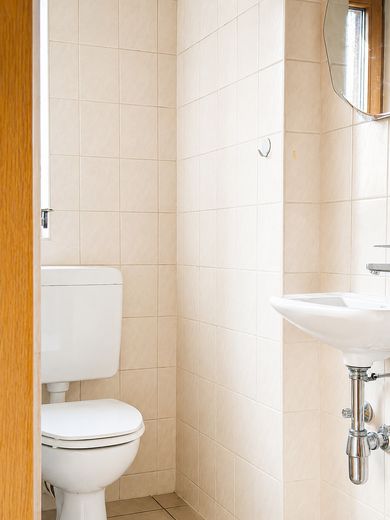 Bahçeli ve çift garajlı müstakil 6 odalı ev – komisyonsuz – Gäste-WC