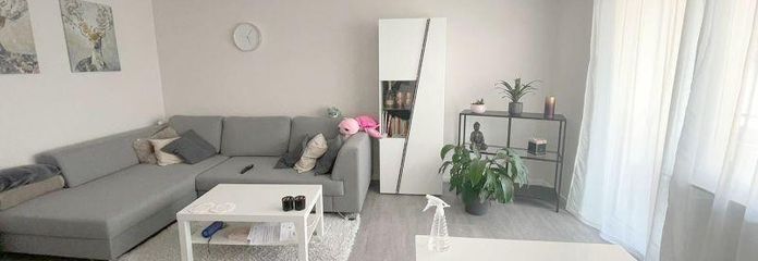 Zeer mooie, grote 2-kamerwoning met balkon op het zuiden, inbouwkeuken en parkeerplaats in Ludwigsburg-Mitte