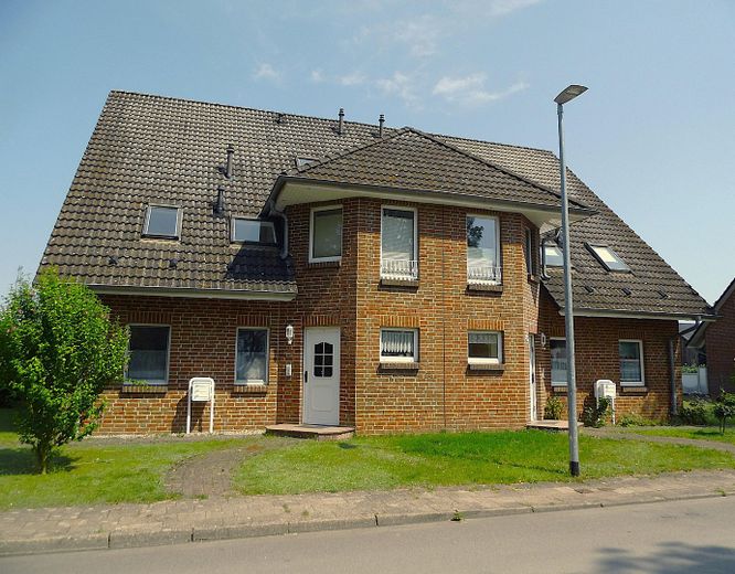 Solides MFH, Schweriner Stadtrand, als Investment o. Eigennutzung, sof. bezugsfähig, 2.505m² Grdst. – Fassade von SW