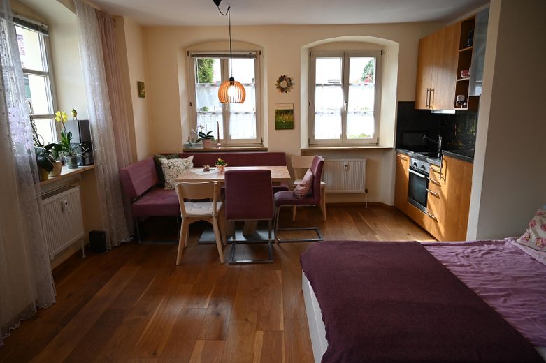 Apartamento de 1 habitación entre Altenburg y la catedral de Bamberg (disponible para entrar a vivir) – Wohn-Essbereich