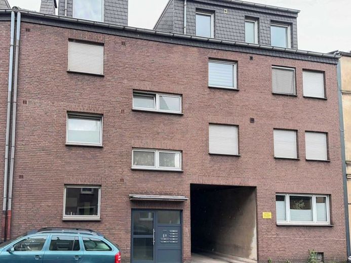 Curato appartamento di 4 locali con cucina componibile e posto auto in garage sotterraneo – Foto 1