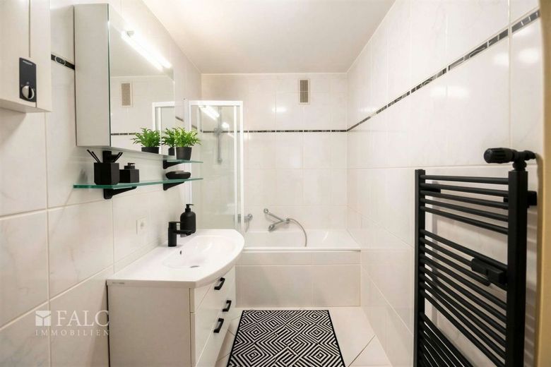 Perfekt für Singles &amp; Paare - Rückzug mit Stellplatz – Badezimmer - (KI generiert)