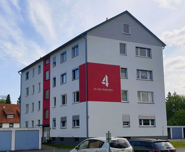 2 Zi.-Wohnung • Hell, modern & komfortabel • Ankommen und wohlfühlen – Hausansicht Westseite