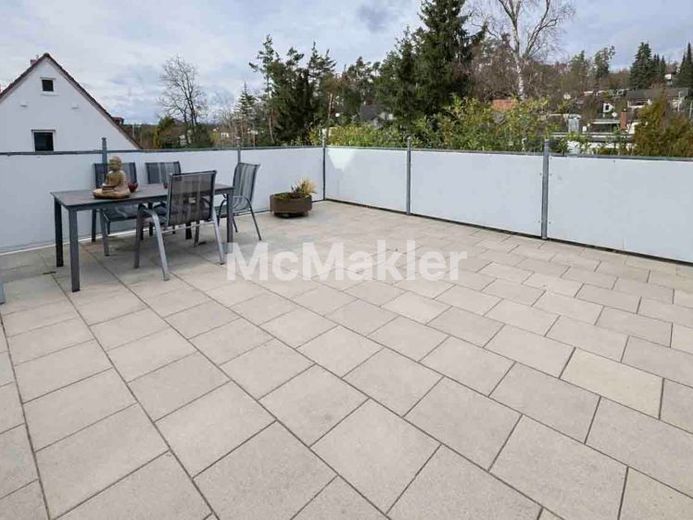 Maisonettewohnung mit großer Terrasse, 2 Bädern & Gestaltungspotenzial – Foto 1