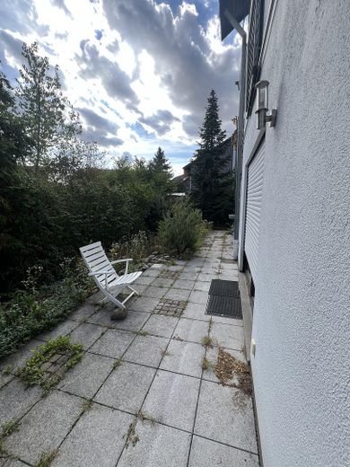 3 separate Gewerbeeinheiten ideal für Kosmetikstudio, Friseurladen, Massagesalon usw. – Größeres Studio/Terasse 