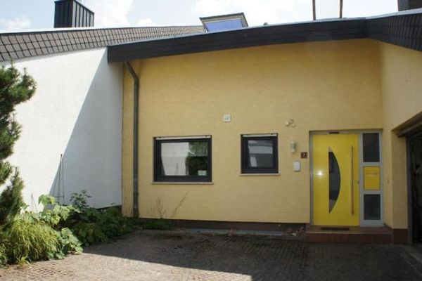 ** MID-TERRACE HOUSE WITH A BEAUTIFUL GARDEN IN A QUIET LOCATION IN ROHRBACH **