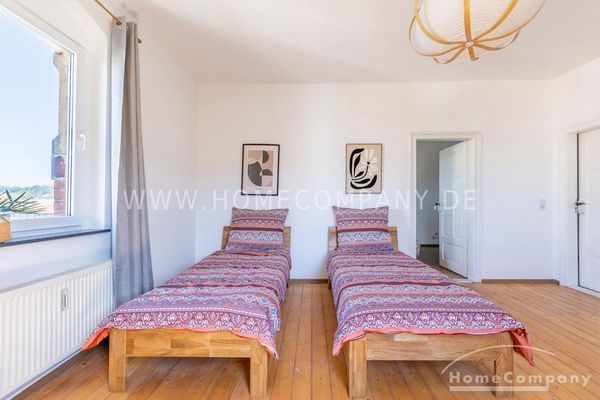 28289 HomeCompany सुसज्जित/Furnished मेइßen में लकड़ी के फ़र्श वाला सुंदर बड़ा पुराना अपार्टमेंट, मंसार्ड मंज़िल! अधिकतम 4 व्यक्ति