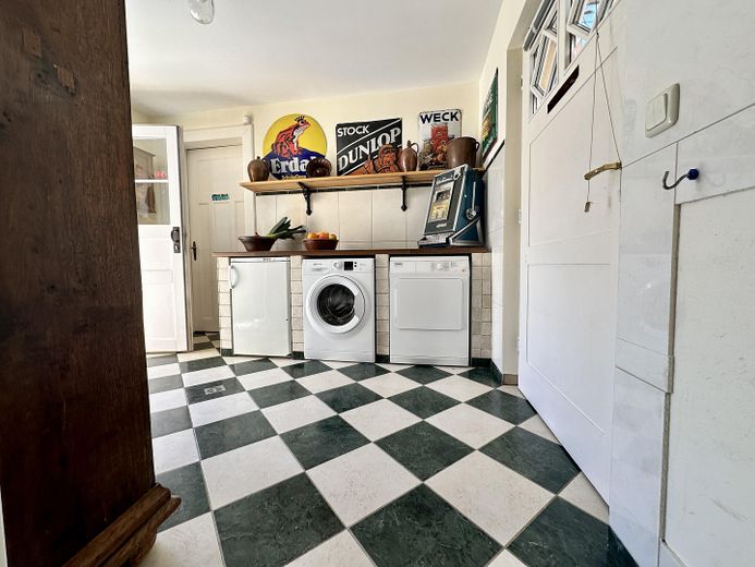 Villa mit Gutshauscharakter auf 3500m²-unverbaubarer Seeblick in Kieler Stadtrandlage – Seitenflügel 1 - Waschküche