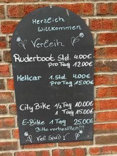Ferienhaus mit Bootsplatz und Motorboot / Trailer – Ausleihmöglichkeit 