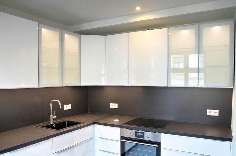 Luxus 3-Zimmer-Wohnung mit Einbauküche, Kamin und großem Balkon – Foto 6