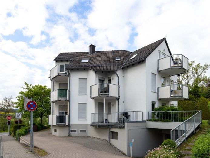 Kl. Wohnung mit Loggia mit TGP sowie 1 PKW Abstellplatz in schönem gepflegten Haus als Kapitalanlage – फोटो 1