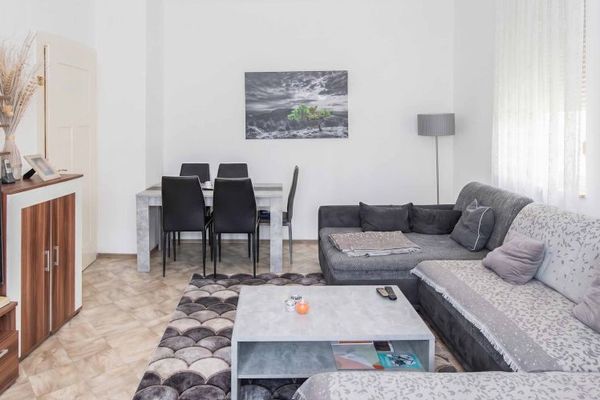 Attraktives Rendite-Objekt: 3 separat begehbare Zimmer & niedriges Hausgeld.