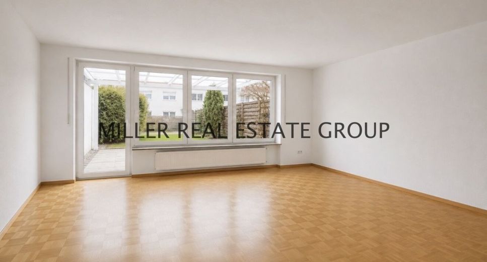 Gepflegtes Reihenmittelhaus in Ingolstadt-Süd mit Südwest-Garten, Terrasse, Keller und Garage! – Wohn-Essbereich