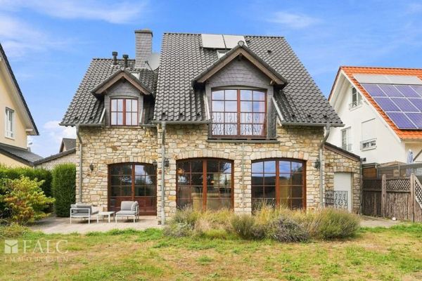 Casa señorial belga en una codiciada ubicación en el borde del campo de Pulheim-Sinnersdorf: vivir con vistas a la catedral