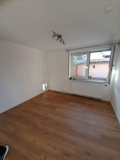 1-room apartment in Jülich-Barmen – renovated, with shared courtyard use, available immediately – Offener Wohn-/Schlafbereich