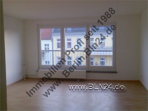 Mietwohnung --- 1 Zimmer Südseite - Nähe US Bahn – Wohnzimmer