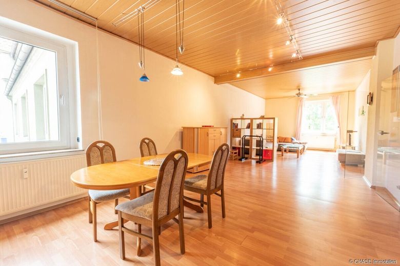 Umfangreiches Wohn-/Geschäftshaus in Stadtlage -  TOP-Entwicklungspotenzial in Hameln, Bahnhofsnähe! – Wohnzimmer WHG3