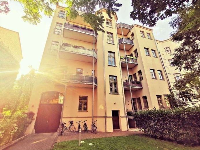 Altbauwohnung am Rand der Innenstadt- denkmalschutzgerecht saniert – Foto 1