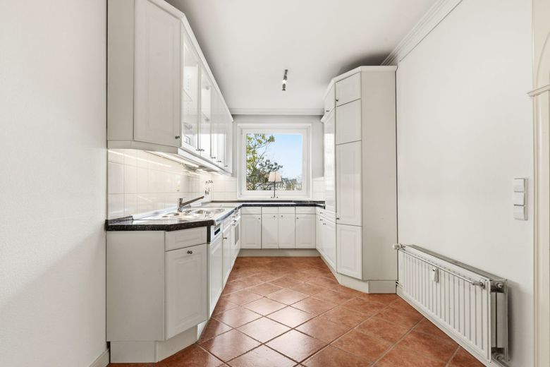 Sonnige Balkonwohnung mit Stellplatz in Halstenbek – Küche