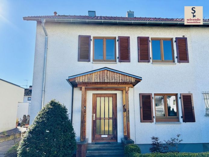 Familienhaus mit Garten in ruhiger Lage – Haus außen