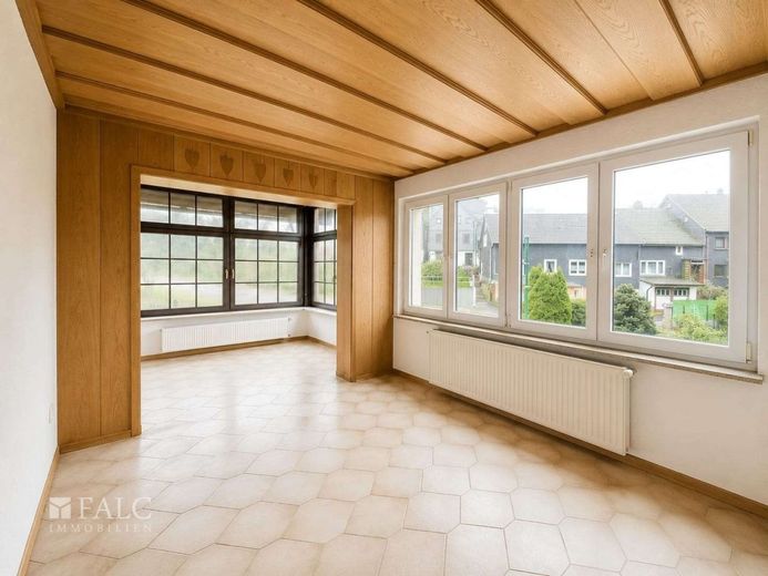 SCHNÄPPCHEN! Vollunterkellertes Zweifamilienhaus in Cursdorf - FALC Immobilien – Wohnzimmer