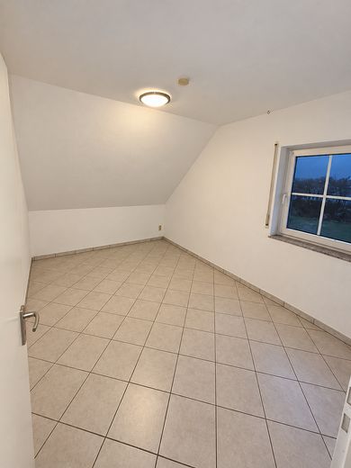 Appartement en copropriété de 3 pièces bien entretenu avec cuisine équipée et place de stationnement à Büdingen-Rinderbügen – Photo 3