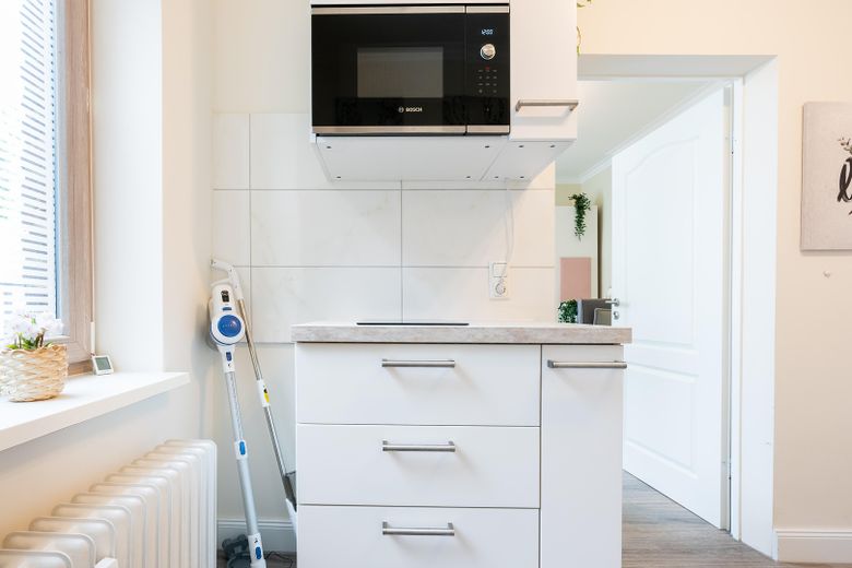 Мебльована 1-кімнатна квартира Aachen-Burtscheid, відремонтована | Furnished Apartment – Kochfeld & Mikrowelle