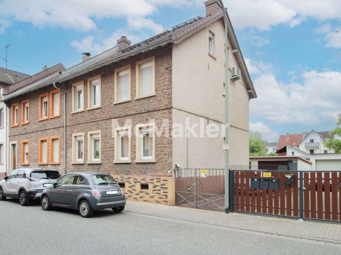 Familienglück mit Pool & Gartenlounge – Reihenendhaus im Ensembleschutz OT Großauheim – फोटो 1