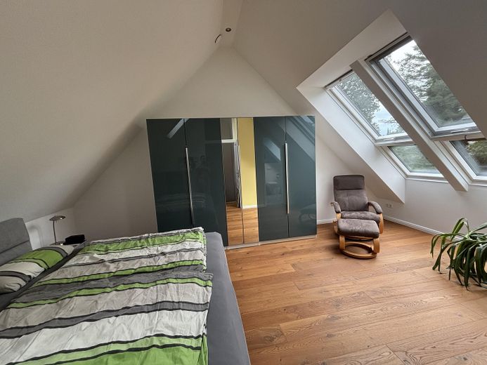 Provisionsfreie Doppelhaushälfte in ruhiger Lage von privat – 3. Schlafzimmer im Spitzboden