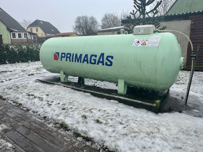 HORN IMMOBILIEN ++ freistehendes Einfamilienhaus in Pasenow bei Woldegk – Flüssiggastank