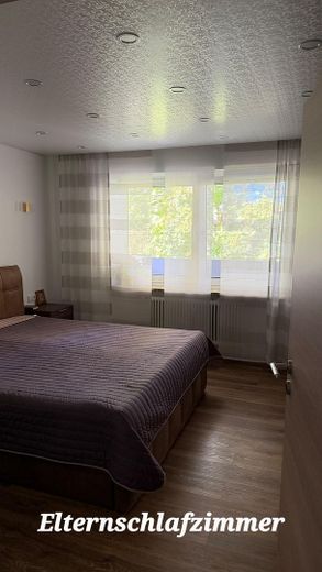 Moderne 4 Zimmer Wohnung mit neuer Einbauküche und Garage – Foto 17
