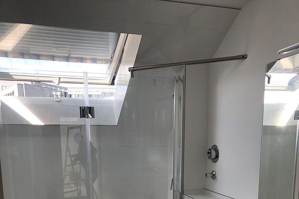 Erstbezug nach Komplettsanierung; schöne DG-Whg. mit EBK in energetisch saniertem Haus