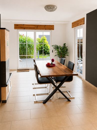 Ökologisches und renoviertes Holzhaus in ruhiger Lage - provisionsfrei – Esszimmer