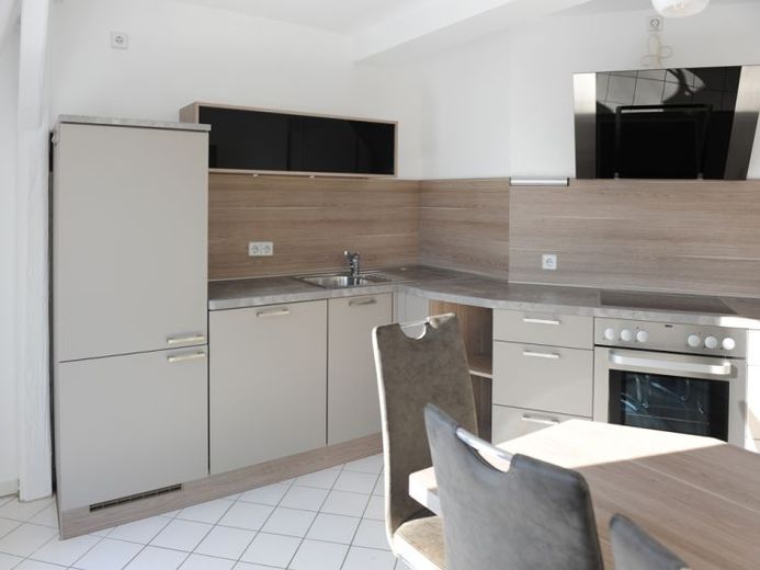 hübsche Dachgeschoss-Maisonette-WE mit EBK und Balkon in ruhiger zentrumsnaher Lage – Foto 1