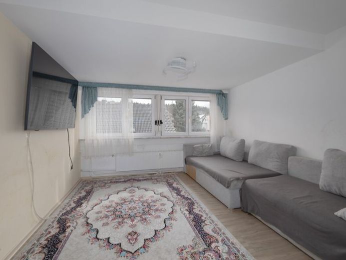 2- to 3-room top-floor apartment in a small unit - with garden – Foto 1