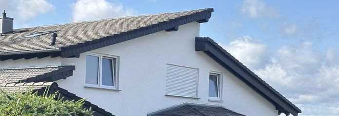 Eingang mit Stellplatz