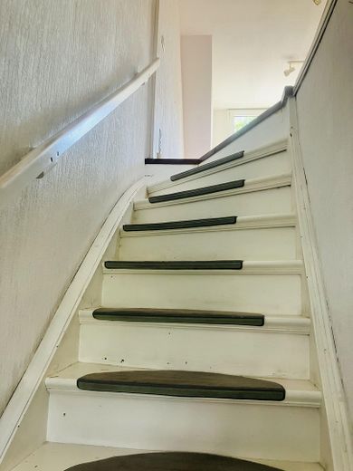 Рядный дом в Köln-Mauenheim – Treppenaufgang Dachgeschoss 
