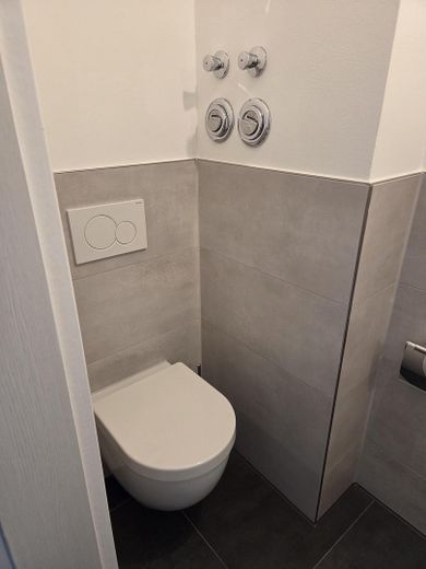 Helle 3 – Zimmer - Whg. m. EBK & TG-Stellpl.; BITTE TEXT LESEN ! – Gäste-WC