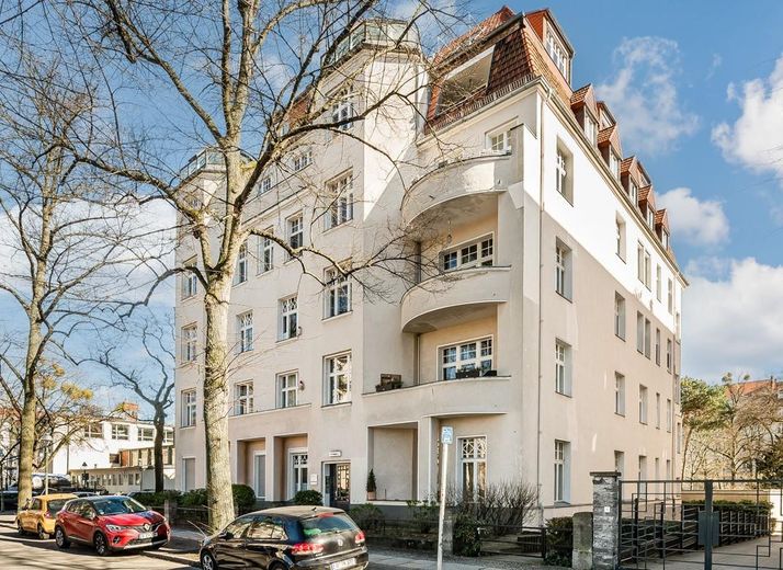 helle Altbau Wohnung in ruhiger, familienfreundlicher Westend Lage Berlins – Aussenansicht