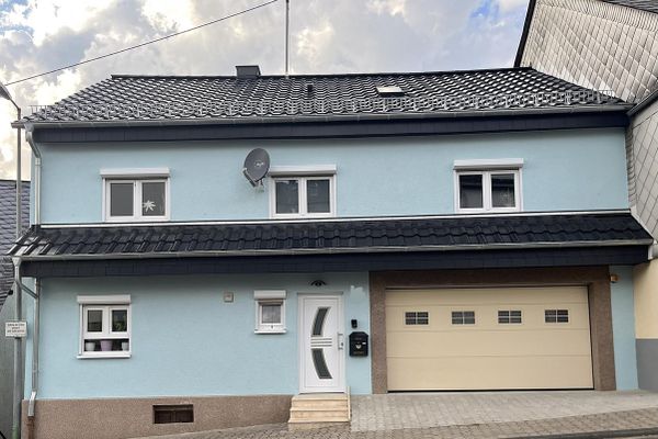 Einziehen, loskochen & wohlfühlen: Modernisiertes XL-Haus mit Traumküche, Komfort-Garage & Garten