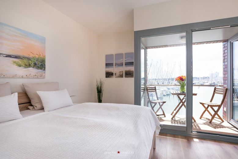 Schlafzimmer links