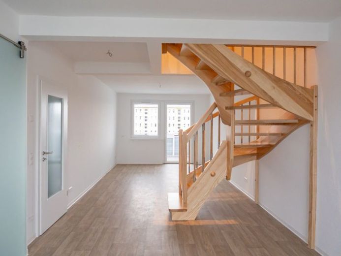 lichtdurchflutete Maisonette-Wohnung mit Fußbodenheizung + Sonnenbalkon am Zeisigwald! – Foto 1