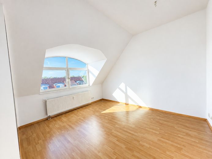 Moderno appartamento monolocale con balcone, cucina componibile e accesso senza gradini – Foto 3