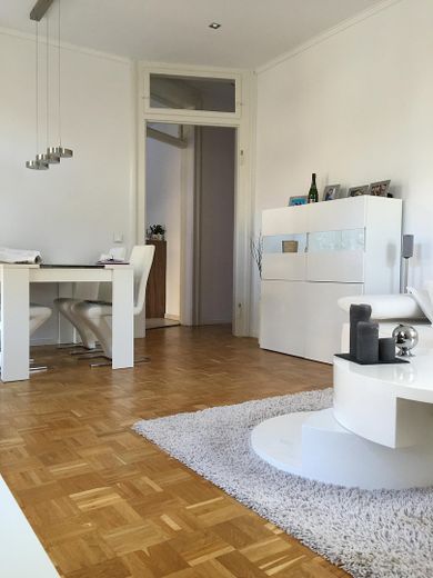 2-ZKB Luxus Altbau Designerküche |Designerbad |teilw. Fußbodenheizung | Balkon | Lift | Stellplatz – Wohnzimmer