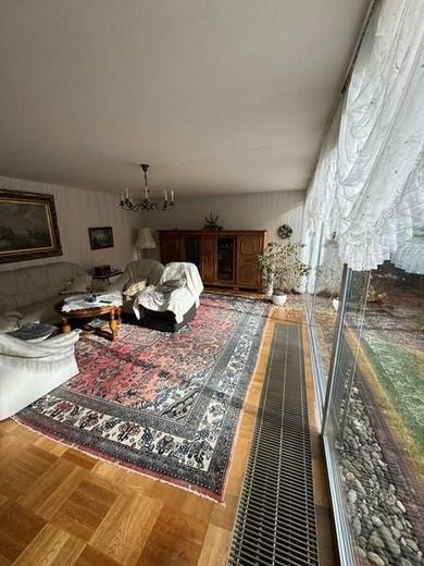 ARCHITEKTENHAUS - beste Wohnlage - besondere Immobilie - Garten und weiter Raum rundum! – 33 Wohnzimmer - im Boden eingelassene Heizung