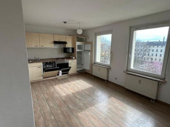 Objekt-Nr.: 3225 - Schöne bezugsfreie1-bis 2-Zimmer-ETW mit Wanne, EBK und Abstellraum im DG in Plauen – Foto 1