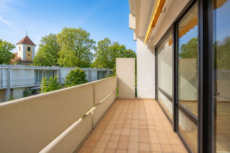 Ihr neues Zuhause in Harlaching: 4 Zimmer, 2 Balkone und großer Keller – Großzügiger Balkon