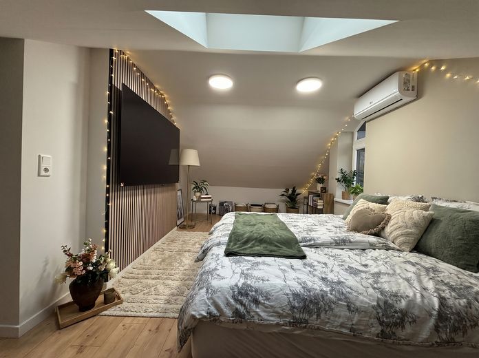 Casa a schiera terminale di lusso | 225 m² | Ristrutturata a nuovo nel 2025 | Classe A+ | FV + Swim Spa – Schlafzimmer OG
