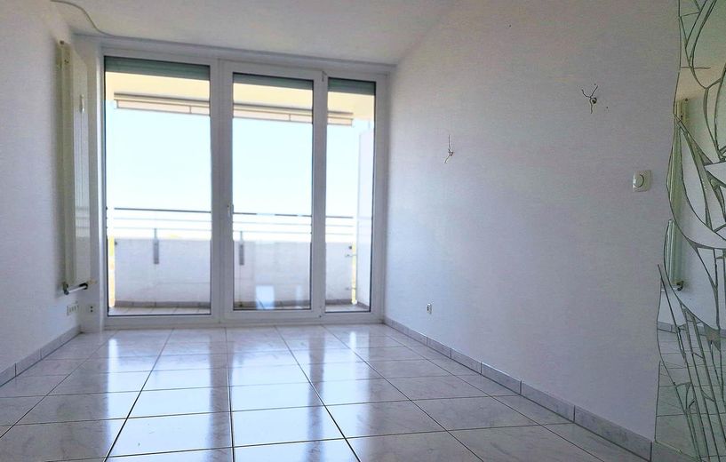 Großzügige 3 - Zimmer Wohnung mit Weitblick - inklusive Garagenstellplatz – Schlafzimmer 1
